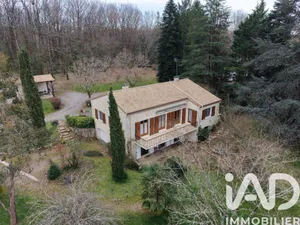 Immeuble à Dirac (16410)