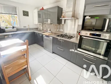 Townhouse in Combs-la-Ville (77380)
