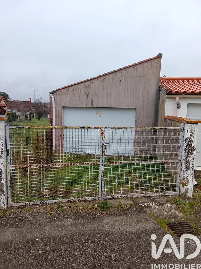 Parking 24 m² · à Avrillé · 24 m² · 32 000 €