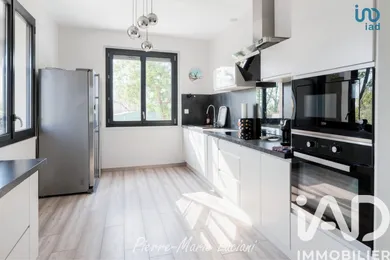 House in La Motte-d'Aigues (84240)