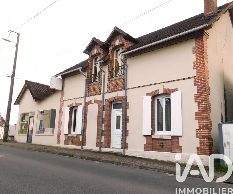 Maison 7 pièces 211 m² · à Salbris · 211 m² · 193 000 €