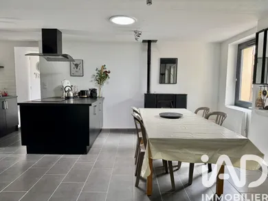 Townhouse in Salles (33770)