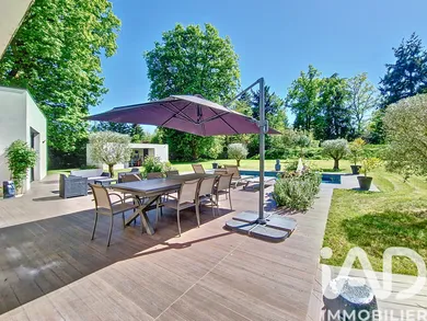 Architectural house in Saint-Fargeau-Ponthierry (77310)