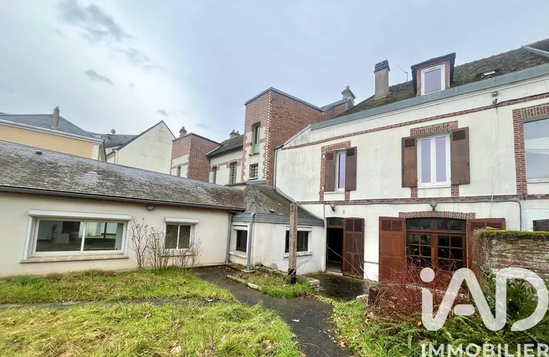 Maison 5 pièces 151 m² · à Sens · 151 m² · 240 000 €