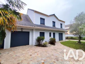 Traditional house in La Ville-du-Bois (91620)