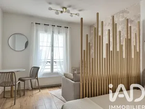 Apartment in Paris (75008)