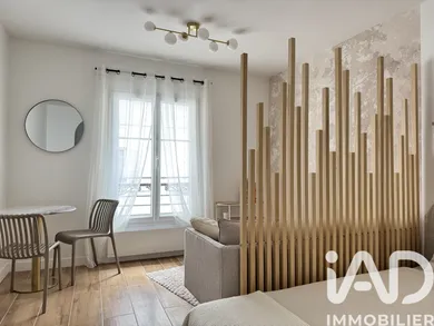 Apartment in Paris (75008)