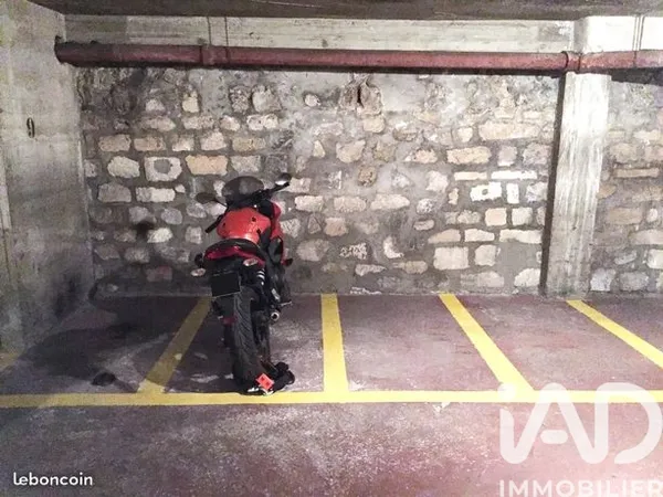 Parking à Paris (75019) photo 2