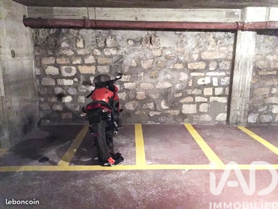 Parking à Paris (75019) photo 3