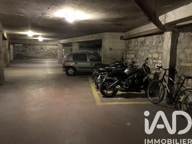 Parking in Paris (75019)