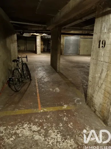 Parking in Paris (75019)