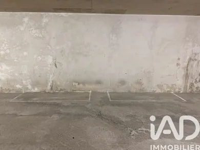 Parking à Paris (75011)