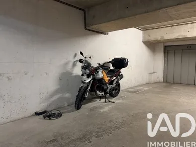 Parking à Paris (75011)