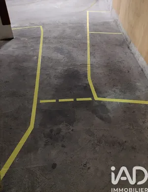 Parking in Paris (75015)