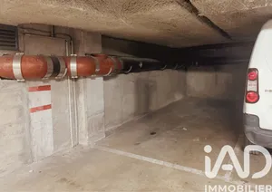 Parking in Paris (75020)