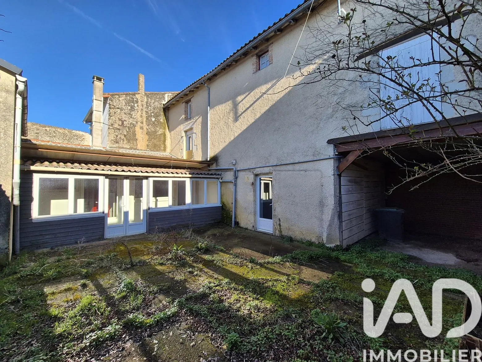 Vente maison à Thénezay (79390) : maison de village 8 pièces 194 m² — 2