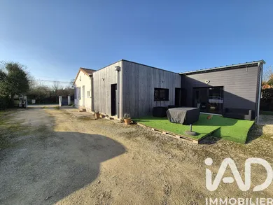 Maison de campagne à Chalandray (86190)