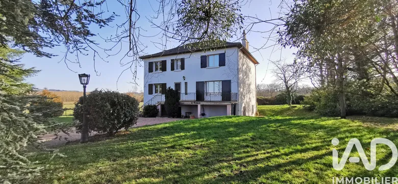 Maison 6 pièces 364 m² · à Creuzier-le-Neuf · 364,1 m² · 355 000 €