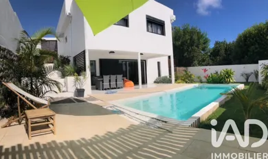 Architectural house in Saint-Pierre (97410)