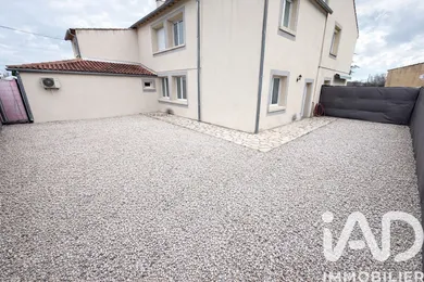 Apartment in Gajan (30730)