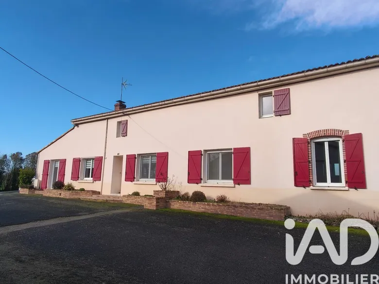 Maison 8 pièces 211 m² · à Les Brouzils · 211 m² · 410 000 €