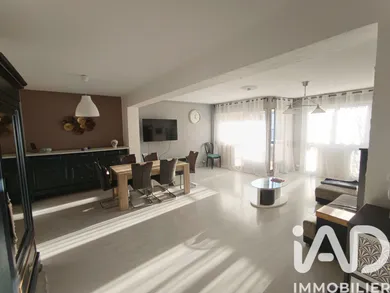 Apartment in Saint-Étienne (42100)