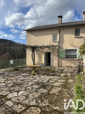 Maison de campagne à Laval-Roquecezière (12380)
