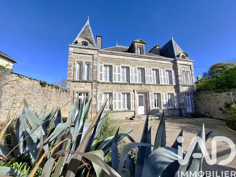 Maison 12 pièces 221 m² · à Saint-Vaast-la-Hougue · 221 m² · 700 000 €