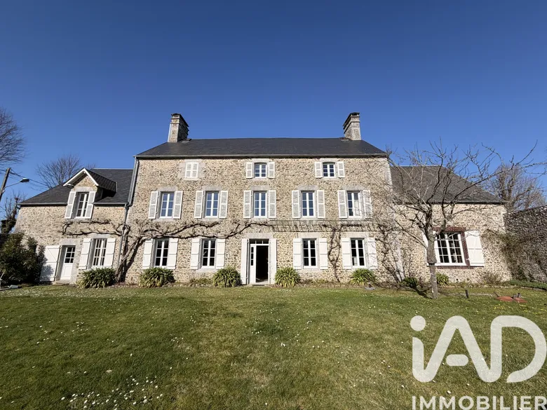 Maison 11 pièces 260 m² · à Gouville-sur-Mer · 260 m² · 749 000 €