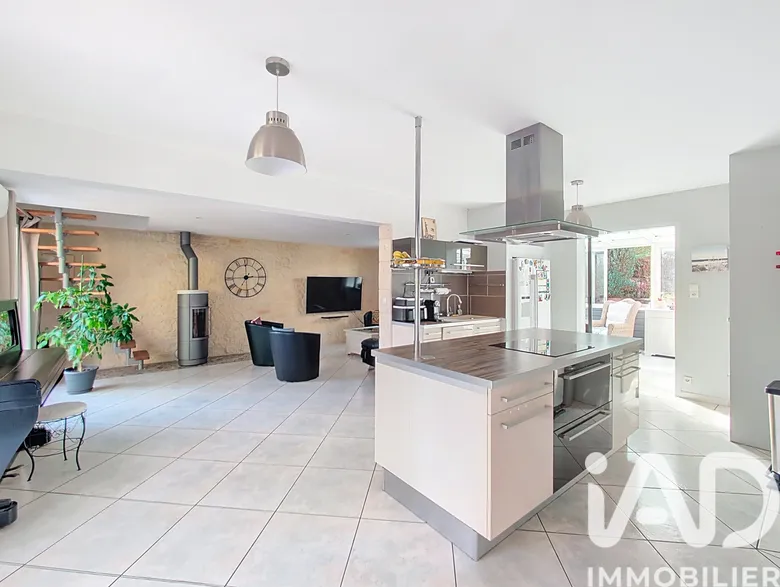 Maison 6 pièces 230 m² · à Tabanac · 230 m² · 499 900 €