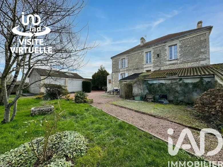 Maison 7 pièces 172 m² · à Les Velluire-sur-Vendée · 172,3 m² · 225 000 €