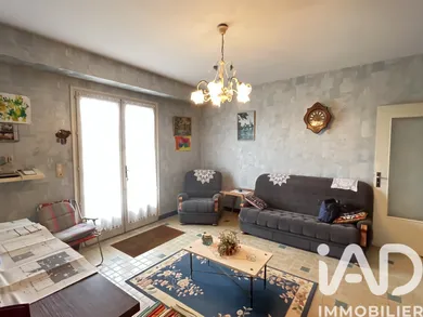 Townhouse in Saint Savin (86310)