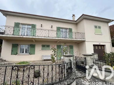 Maison de ville à Saint Savin (86310)