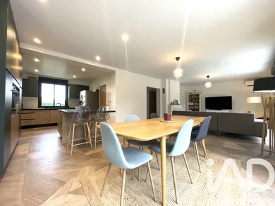 Mansion in Crespières (78121)