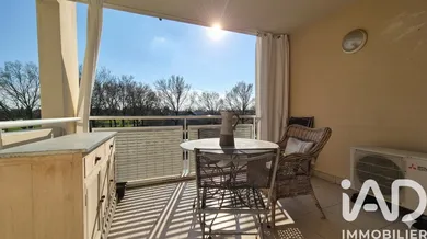 Apartment in L'Isle-sur-la-Sorgue (84800)