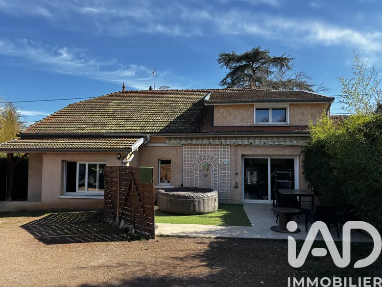 Maison 7 pièces 152 m² · à Villerest · 152 m² · 305 000 €