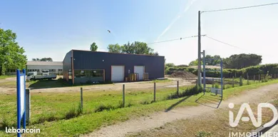 Building in Saint-Médard-de-Guizières (33230)