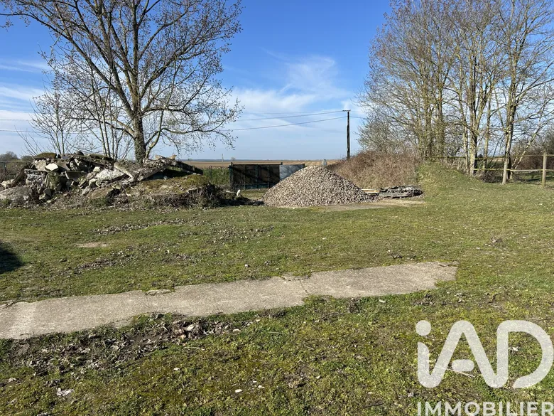 Terrain agricole à Baron (60300) · 525 000 €