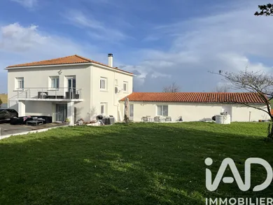 Maison à Saint-Romain-de-Benet (17600)