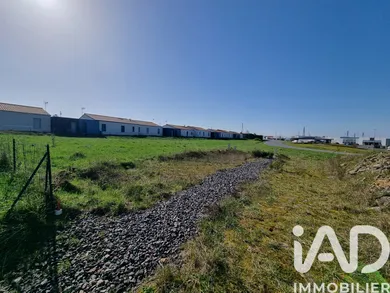 Terrain à bâtir à Ruffec (16700)