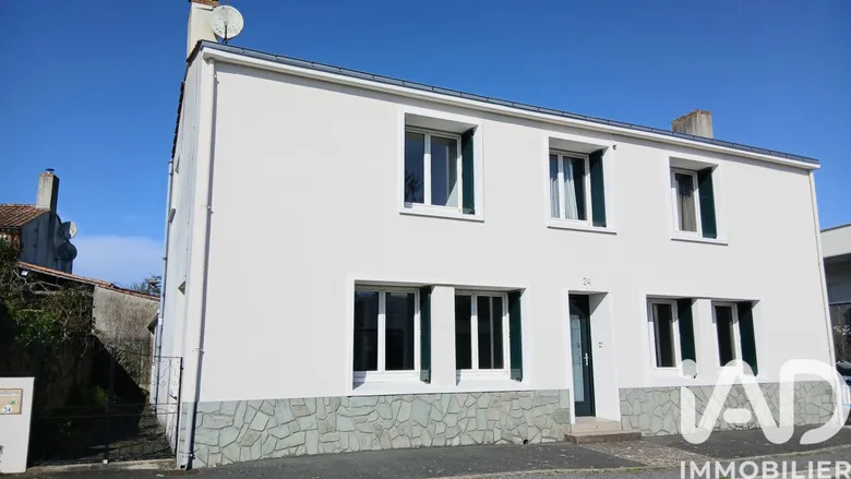 Maison 8 pièces 143 m² · à Venansault · 142,8 m² · 235 000 €