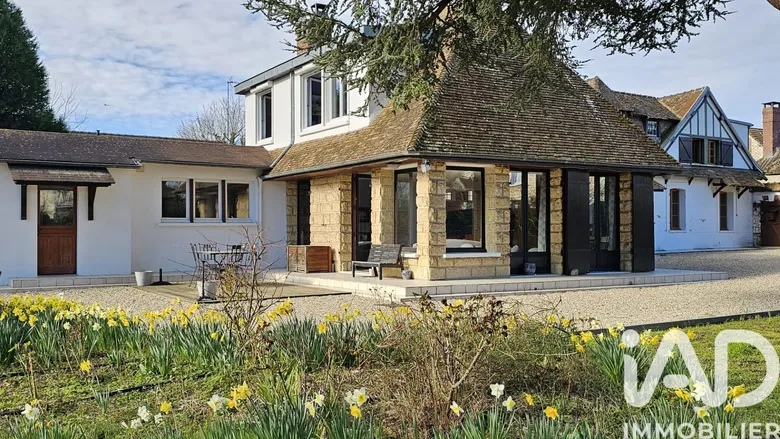 Maison 10 pièces 255 m² · à Le Vaudreuil · 255 m² · 749 000 €