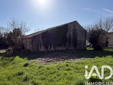 Barn in Vervant (16330)