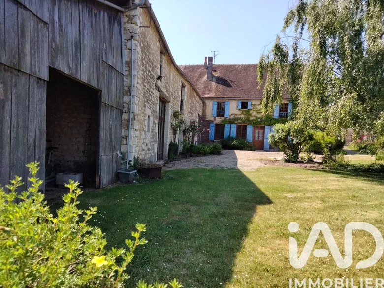 Maison 10 pièces 389 m² · à Turny · 389 m² · 240 000 €