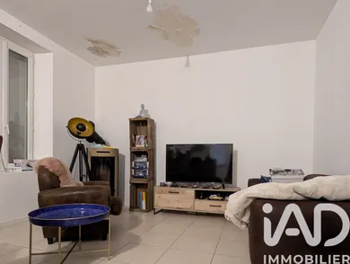 Townhouse in Thouars (79100)