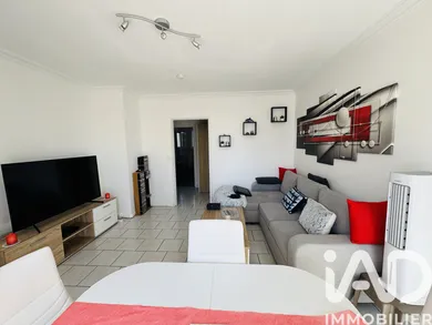 Apartment in Bois-d'Arcy (78390)