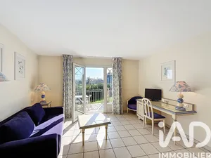 Apartment in Vedène (84270)