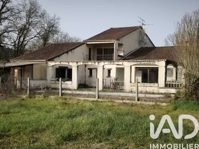 Traditional house in Les Peintures (33230)