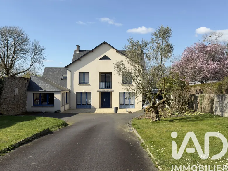 Maison 10 pièces 264 m² · à Percy · 264 m² · 355 000 €
