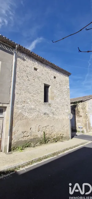 Building in Gensac (33890)